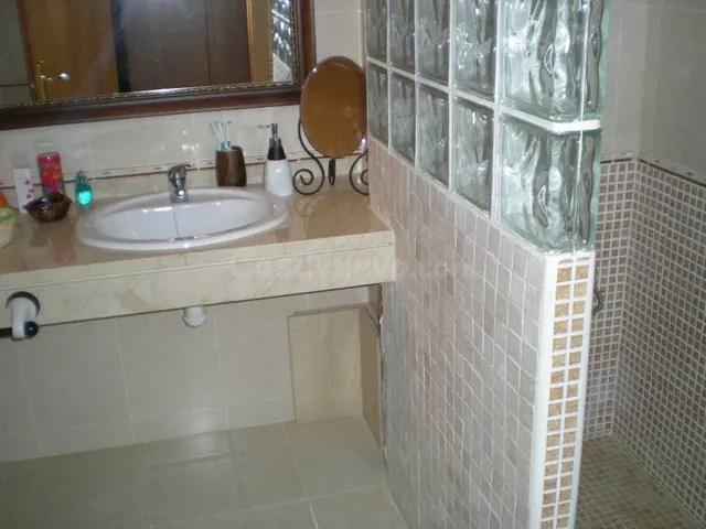 PISO SEMINUEVO EN VENTA CON PARQUING INCLUIDO - foto 3