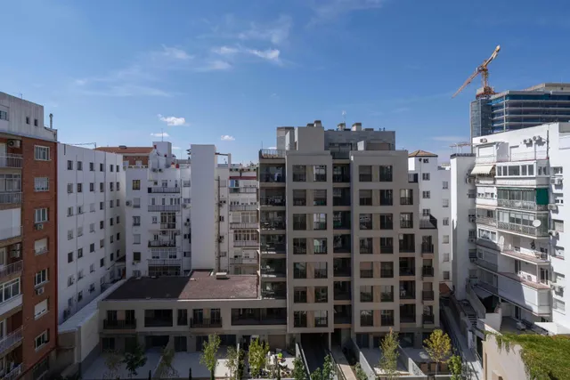 Vivienda clásica de 4 dormitorios con vistas a jardín en el barrio de Castellana — 12