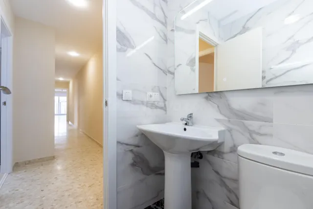 Espectacular Piso Reformado de 4 Dormitorios con Garaje en e - foto 5