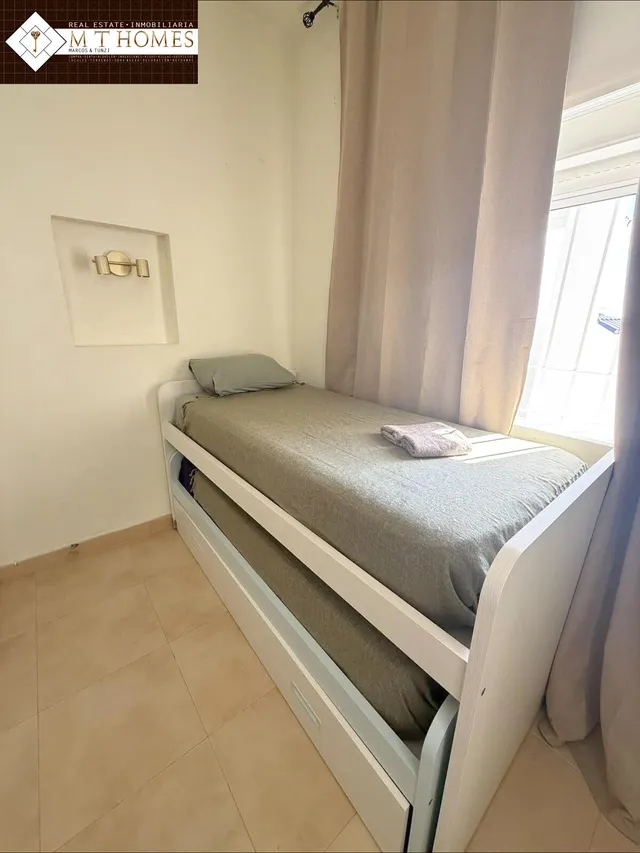 Piso con terraza y patio junto a todos los servicios y la playa — 14