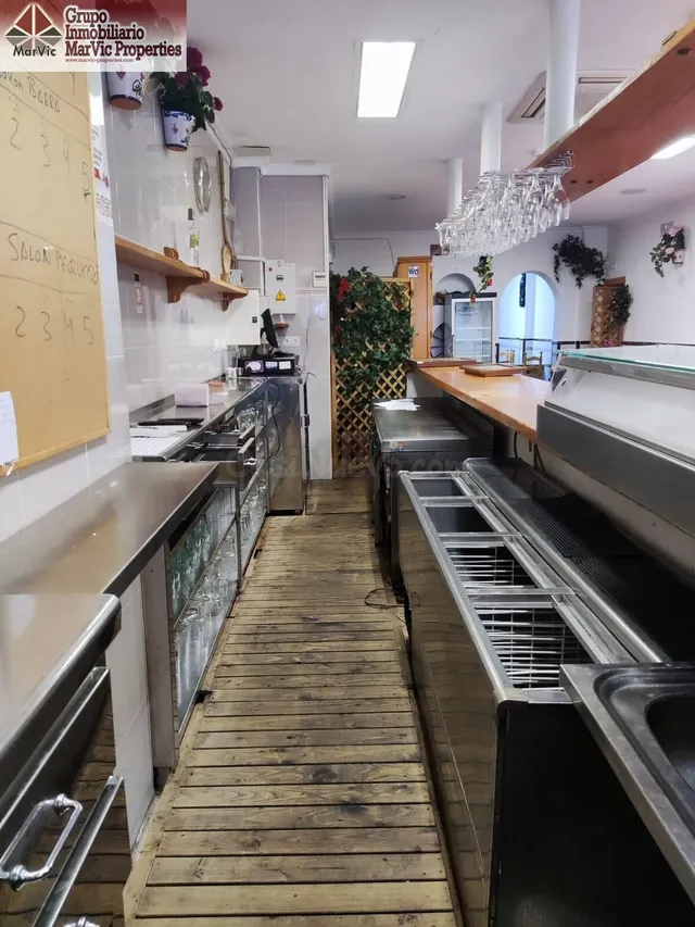 Oportunidad Única: Local Comercial en el Corazón de Benidorm - foto 4
