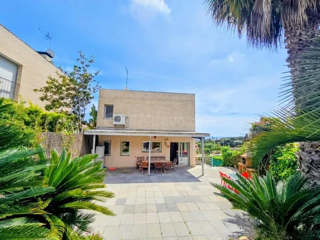 Chalet con licencia turística, piscina y vistas únicas. - foto 2