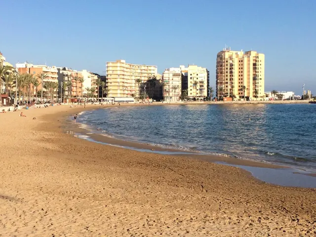 Fantastico apartamento totalmente reformado en el centro de Torrevieja — 31