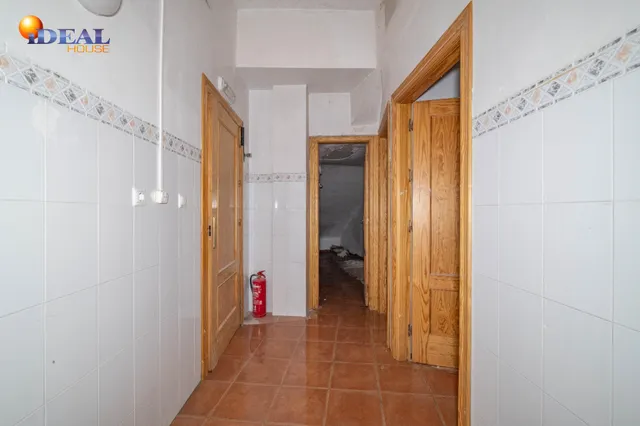 Amplio Local Comercial en Monachil - Oportunidad Única — 26