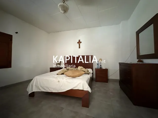 Casa en EXCLUSIVA en VENTA en el centro de Rotglà i Corberà con patio interior y 5 habitaciones — 20