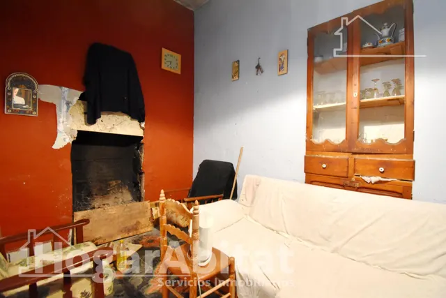 ¡ECONOMICA! AMPLIA CASA CON TERRAZA Y CON MUCHAS POSIBILIDADES — 30