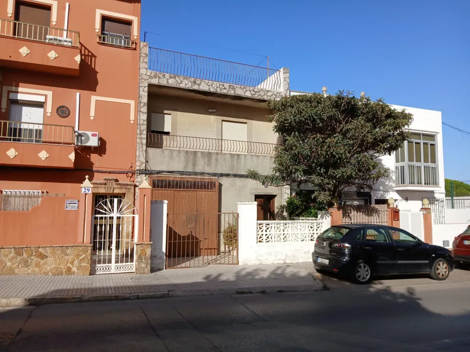 Casa independiente con garaje