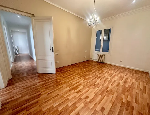 Piso Señorial en Balmes con  Doble Orientación — 30