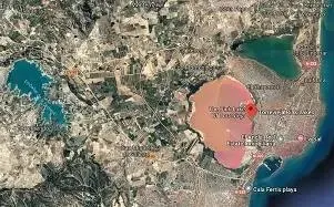 Tu refugio mediterráneo frente a la laguna rosa: un bungalow con amplio patio y muchas posibilidades — 29