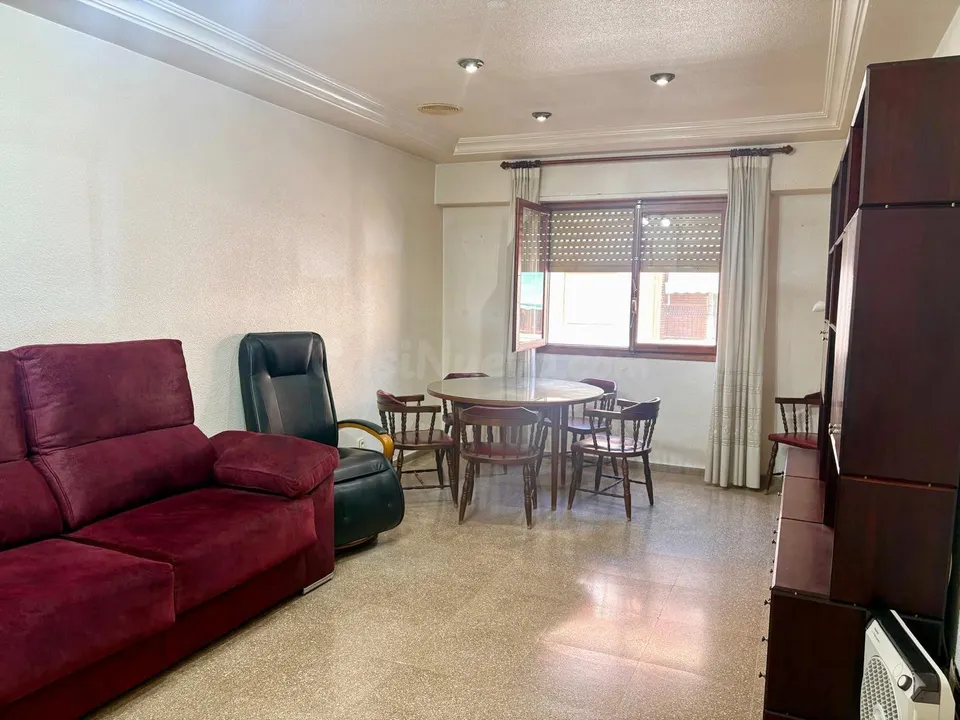 Amplio Piso en zona Plaza Crevillente con Ascensor