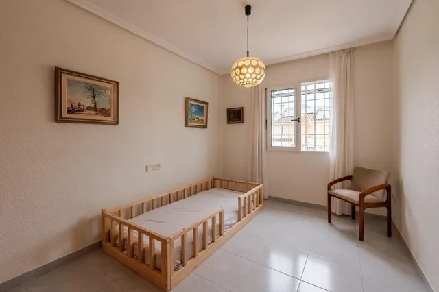 Amplia vivienda con piscina privada, terraza y garaje cerrado — 27