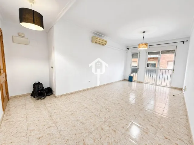 PISO EN VENTA EN ALICANTE. ZONA DE LA FLORIDA. 79m2, 2 habitaciones, 1 BAÑO, AMPLIO PATIO, PRIMERA PLANTA CON ASCENSOR. — 5