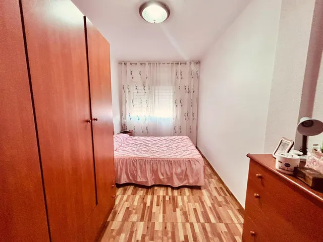 Amplia vivienda de 4 dormitorios y ascensor en carolinas altas. — 26