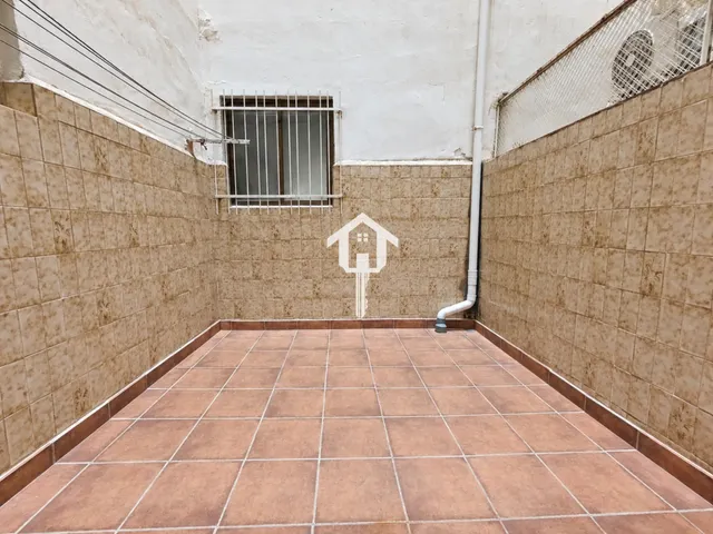 1ª planta de 102 m2 con patio en pleno centro de Alicante: edificio con ascensor — 38