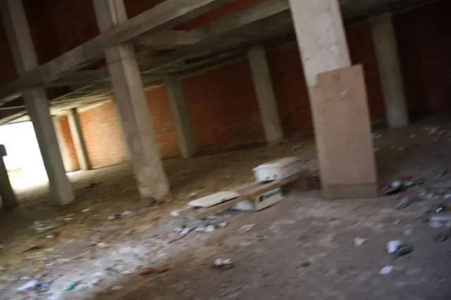 Local comercial en Orihuela cerca del Colegio Santo Domingo y de la Casa Museo de Miguel Hernández. — 6