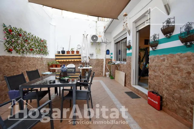 MUY AMPLIO CON 5 DORMITORIOS Y TERRAZA EN CENTRO — 6
