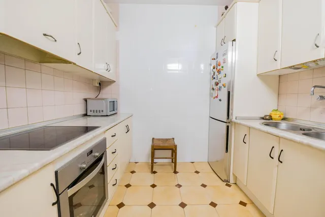 ¡Oportunidad única en el centro de Fuengirola! Piso en esquina con posibilidad de dividir en dos — 7