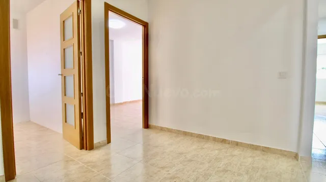 Piso reformado de 3 dormitorios con piscina en Aguadulce Norte — 8