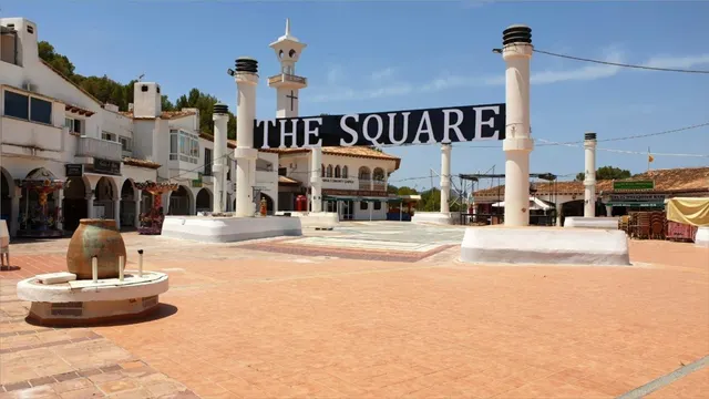 LOCAL COMERCIAL EN COSTA DE LA CALMA — 12