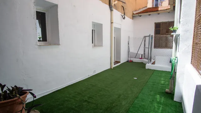 Casa en planta baja con entrada independiente, totalmente reformada, y local en planta baja. — 17