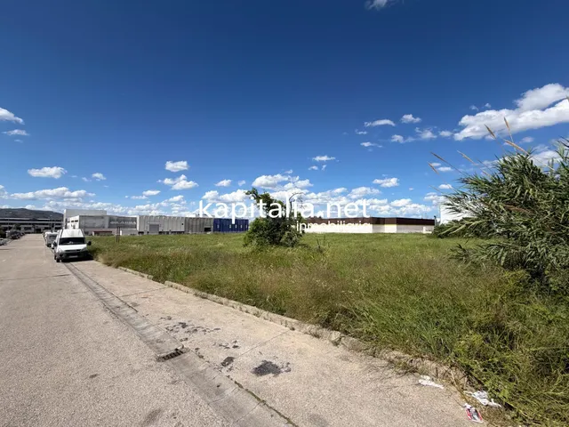 EN EXCLUSIVA PARCELA INDUSTRIAL MUY PRÓXIMA A LA AVENIDA DEL - foto 3