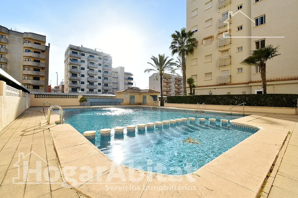 REFORMADO CON PISCINA Y TERRAZA A UN PASO DE LA PLAYA