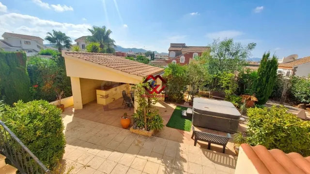 CHALET INDEPENDIENTE CON ENORME PARCELA EN CAMPOSOL
