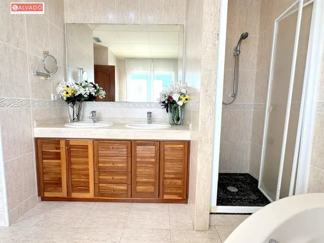 ¡CHALET ESQUINERO CON PISCINA PRIVADA Y VISTAS AL MAR EN EL MAS MEL! — 24