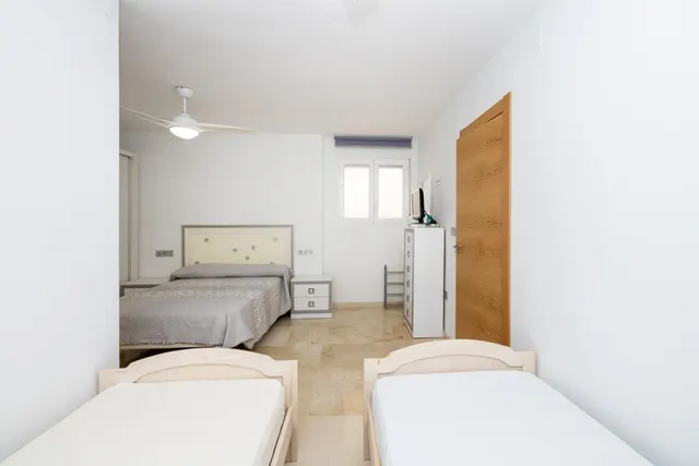Dúplex de 4 dormitorios con vistas al mar, terraza y piscina en Velilla-Taramay — 40