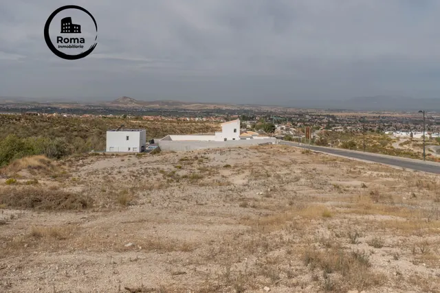 Terreno urbano de 750 m2 en Altos de La Zubia. Parcela 17, manzana M — 30