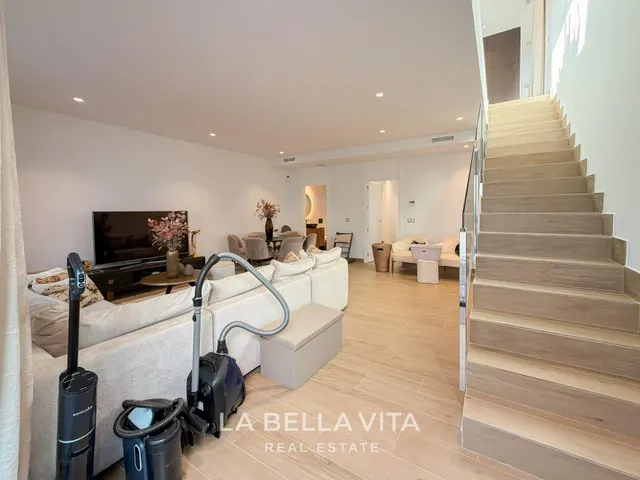 Villa moderna con sótano y piscina privada en venta en Finestrat - Benidorm — 43