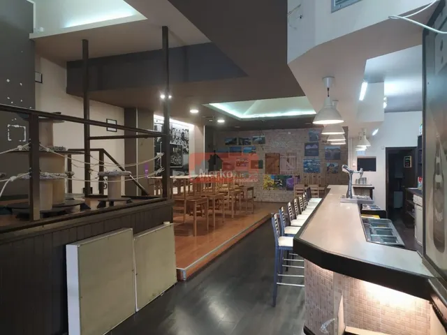 SE ALQUILA CAFE- BAR EN RONDA MERCEDES — 16
