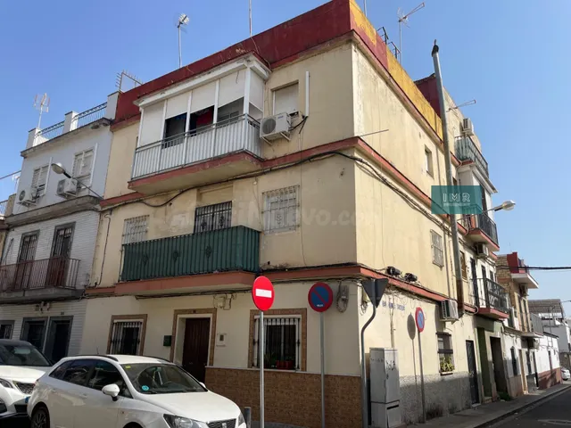 ¡OPORTUNIDAD! Luminoso piso de 3 dorm. con terraza en la zon - foto 2
