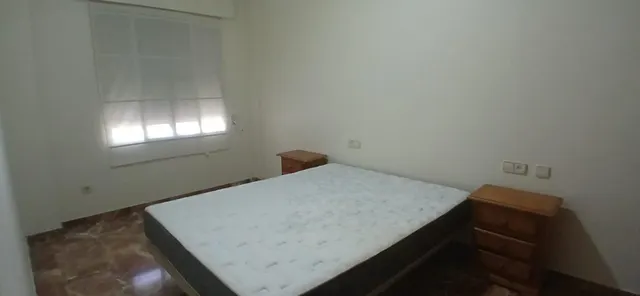 Amplia y luminosa vivienda, para familia o estudiantes — 13