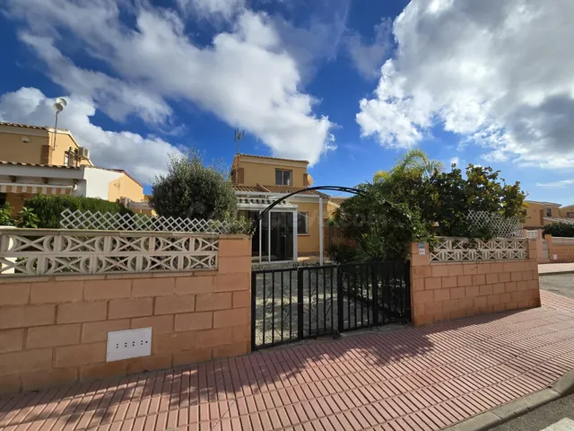 Casa independiente en venta Playa Flamenca - foto 3