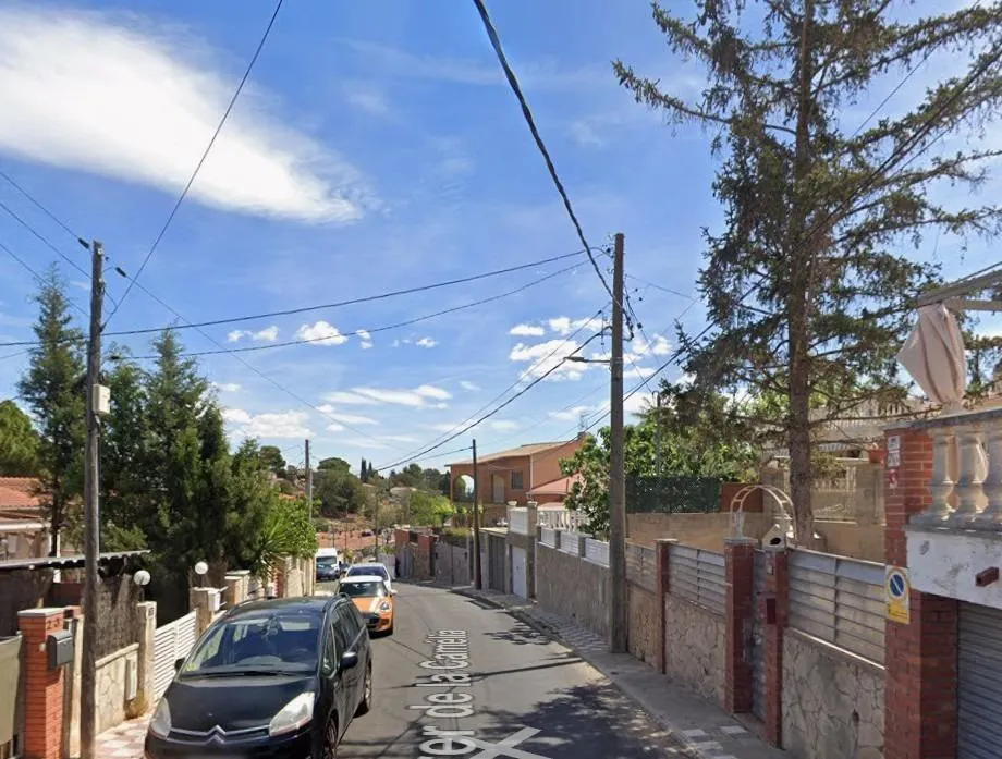CASA EN ESPARREGUERA