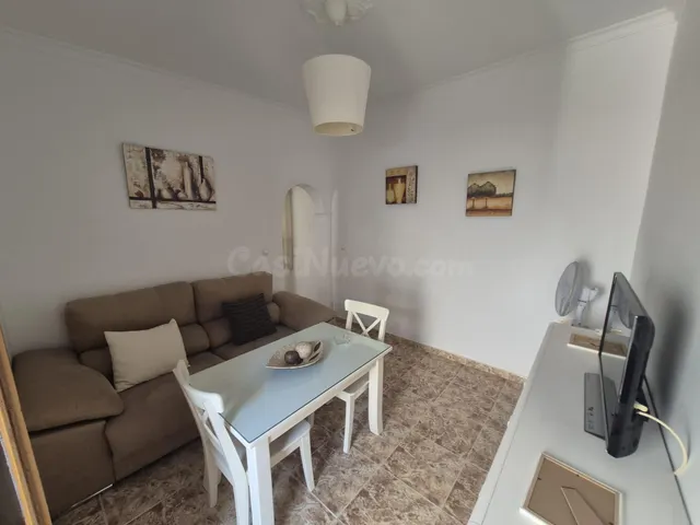 SE VENDE CASA EN PATIO DE VECINOS EN ZONA BARRIO BAJO - foto 2