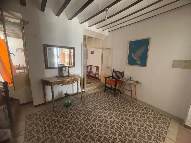 OPORTUNIDAD ÚNICA: CASA DE DOS PLANTAS CON PATIO Y POZO EN B - foto 2