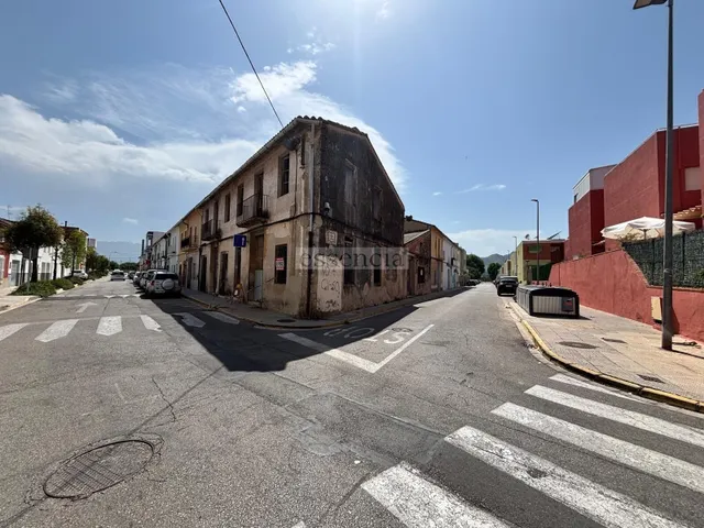 Casa en Almoines a reformar a su gusto en parcela de 242 m2 , en chaflán con patio. — 11