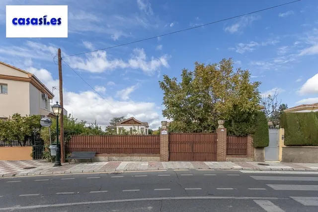 Gran casa con parcela y piscina en Cájar — 36