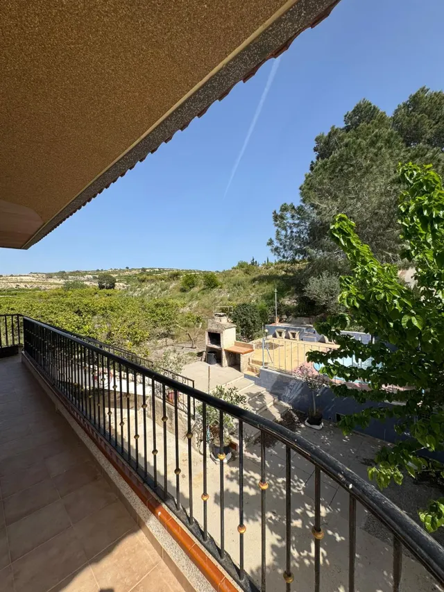 PARCELA DE MÁS DE 12.000 M2 CON CASA CONSTRUIDA Y ZONA DE BA - foto 5