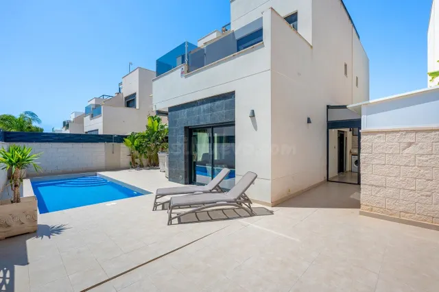Villa moderna con piscina privada, 3 dormitorios y 3 baños. - foto 4