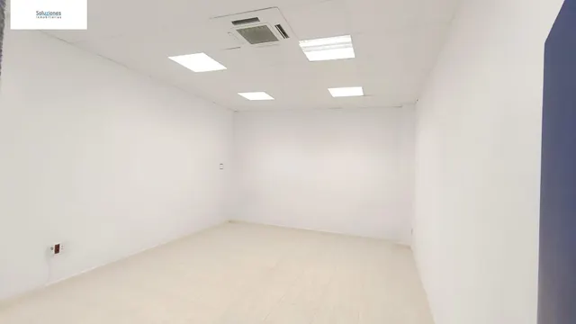 LOCAL DE 1100 M2 EN ZONA FERIA — 13