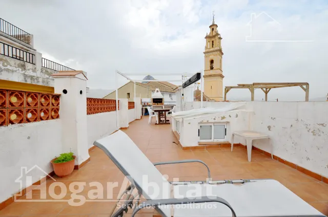 AMPLIA CASA  REFORMADA ESQUNERA CON TERRAZA Y BARBACOA — 36