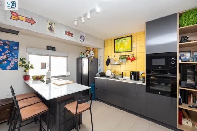 Piso Reformado en Zona Comercial y Universitaria de Granada - €330,000 — 6