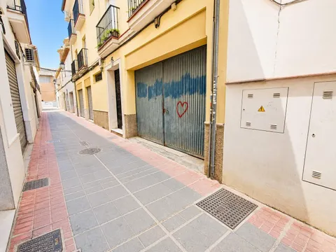 Plazas de garaje y trasteros en pleno centro de Santa Fe