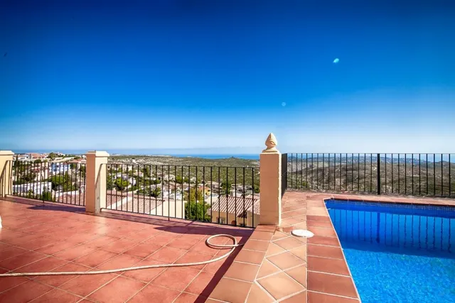 VILLA AUTÉNTICA ESPAÑOLA CON IMPRESIONANTE VISTA PANORÁMICA AL MAR — 32