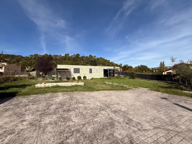 CASA SEMINUEVA CON GRAN PARCELA Y MUCHAS POSIBILIDADES — 38