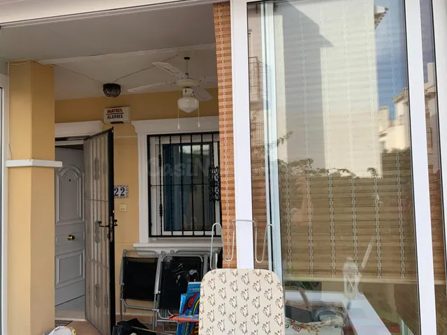 BUNGALOW EN ESQUINA CON GRAN JARDÍN EN VILLAMARTIN - foto 3