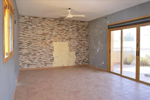 Casa adosada de 4 dormitorios con terraza para reformar en Algeciras — 22